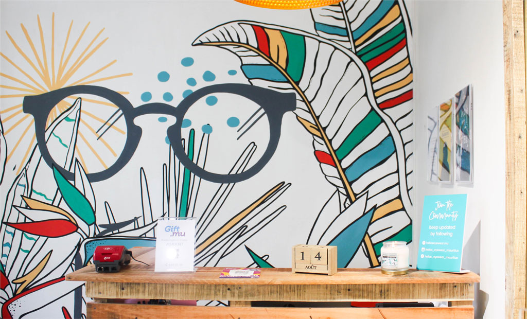 Murale du magasin Helios Eyewear à Port-Louis